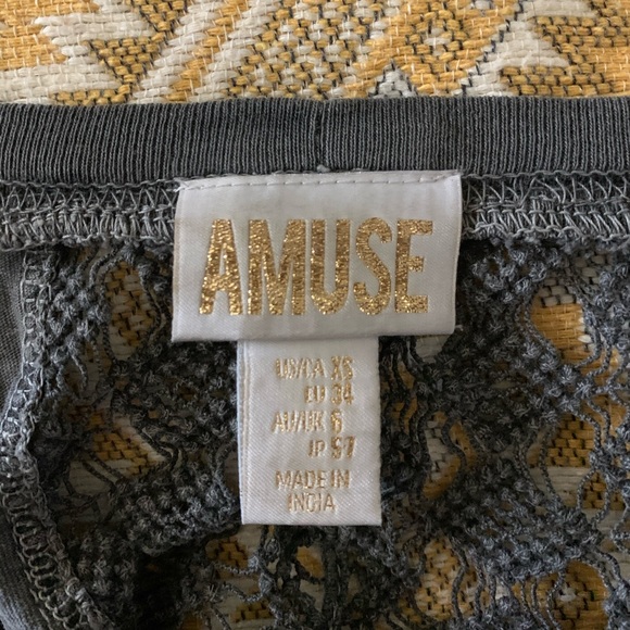 Open Lace Back // - Picture 5 of 5